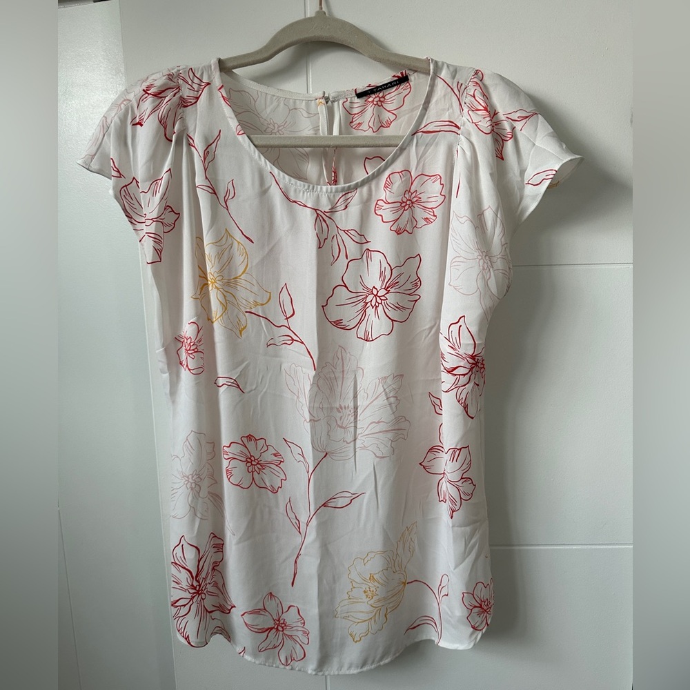 Tahari short sleeve white floral blouse size M